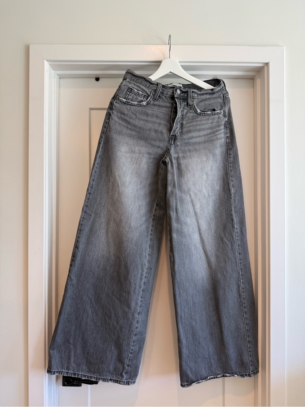 Universal Wide-Leg Gray Denim Jeans